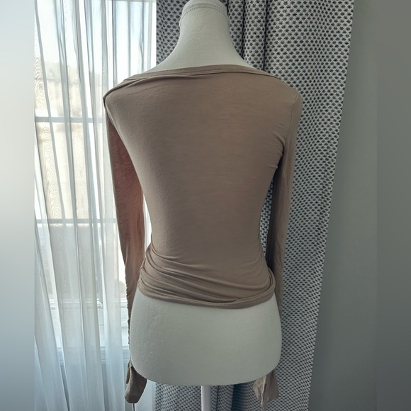 Micas NEW Ruched Long Sleeve Top - Light brown - Picture 7 of 8